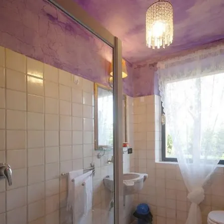 Pesaro Sleeps 8 Урбино