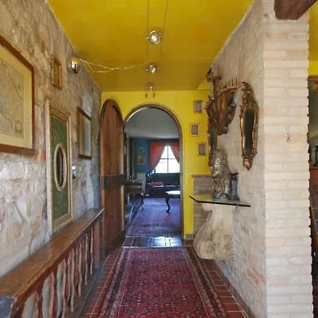 Pesaro Sleeps 8 Вилла Урбино