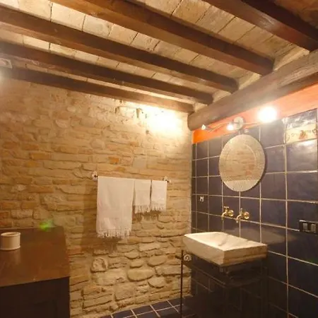 Pesaro Sleeps 8 Вилла Урбино
