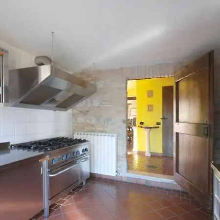 Pesaro Sleeps 8 *